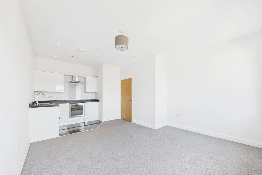 Flat Knoll Road in Surrey Heath