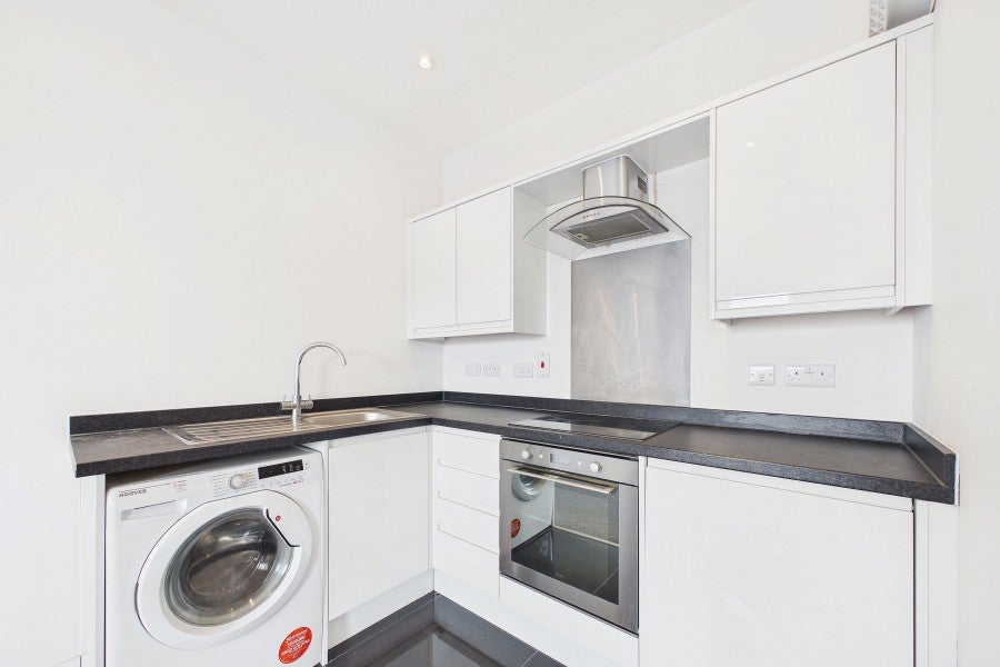 Flat Knoll Road in Surrey Heath