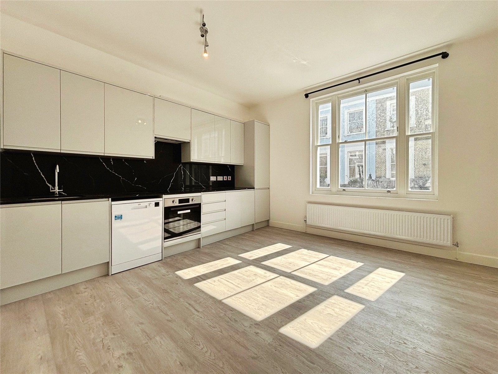 Flat Golden Cross Mews in Greater London