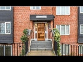 Flat Reedham Drive in Greater London