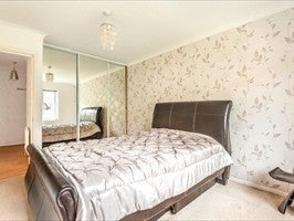 Flat Reedham Drive in Greater London