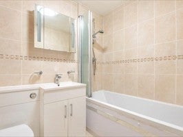 Flat Reedham Drive in Greater London