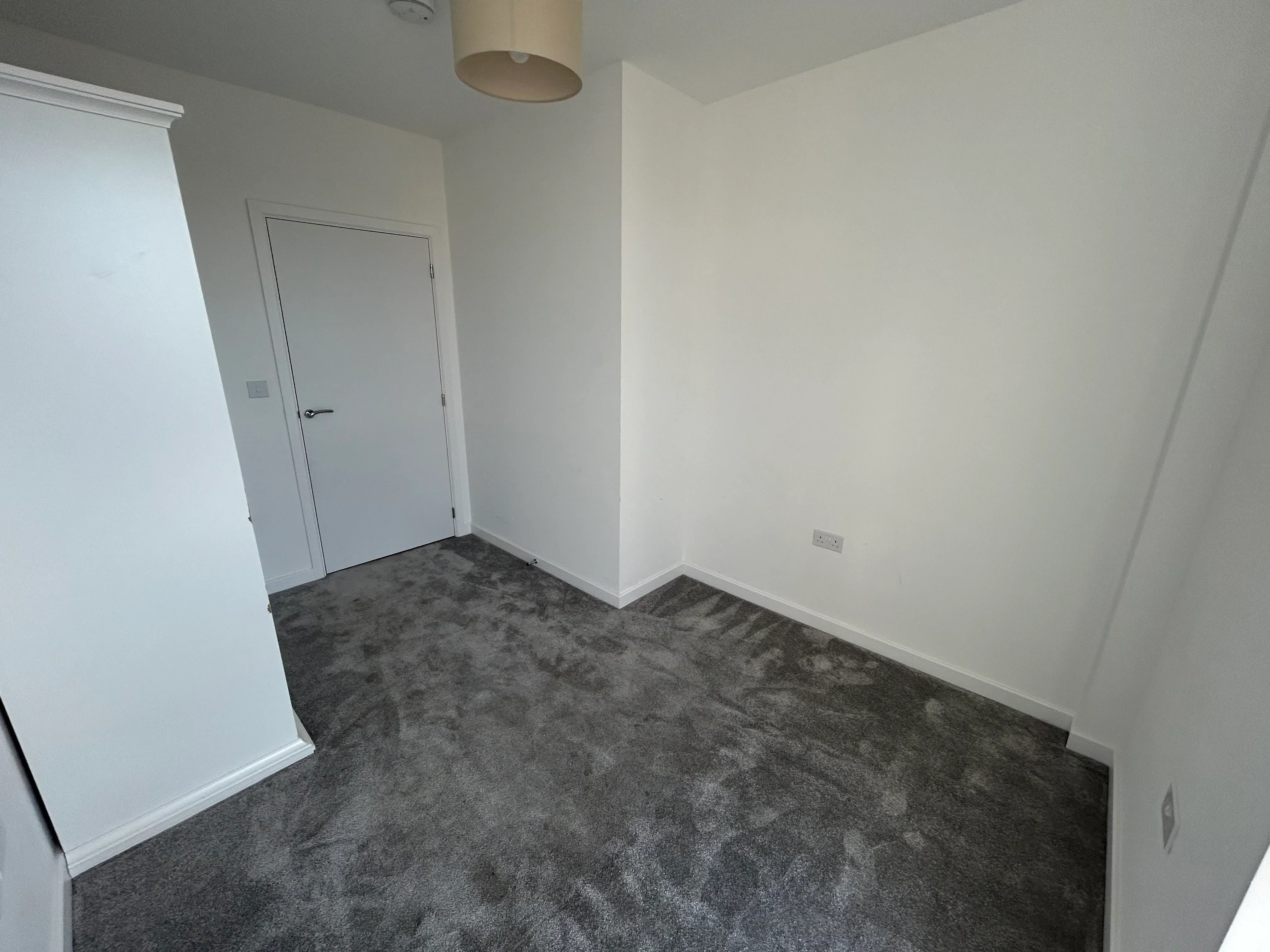 Flat Cornforth Lane in Greater London