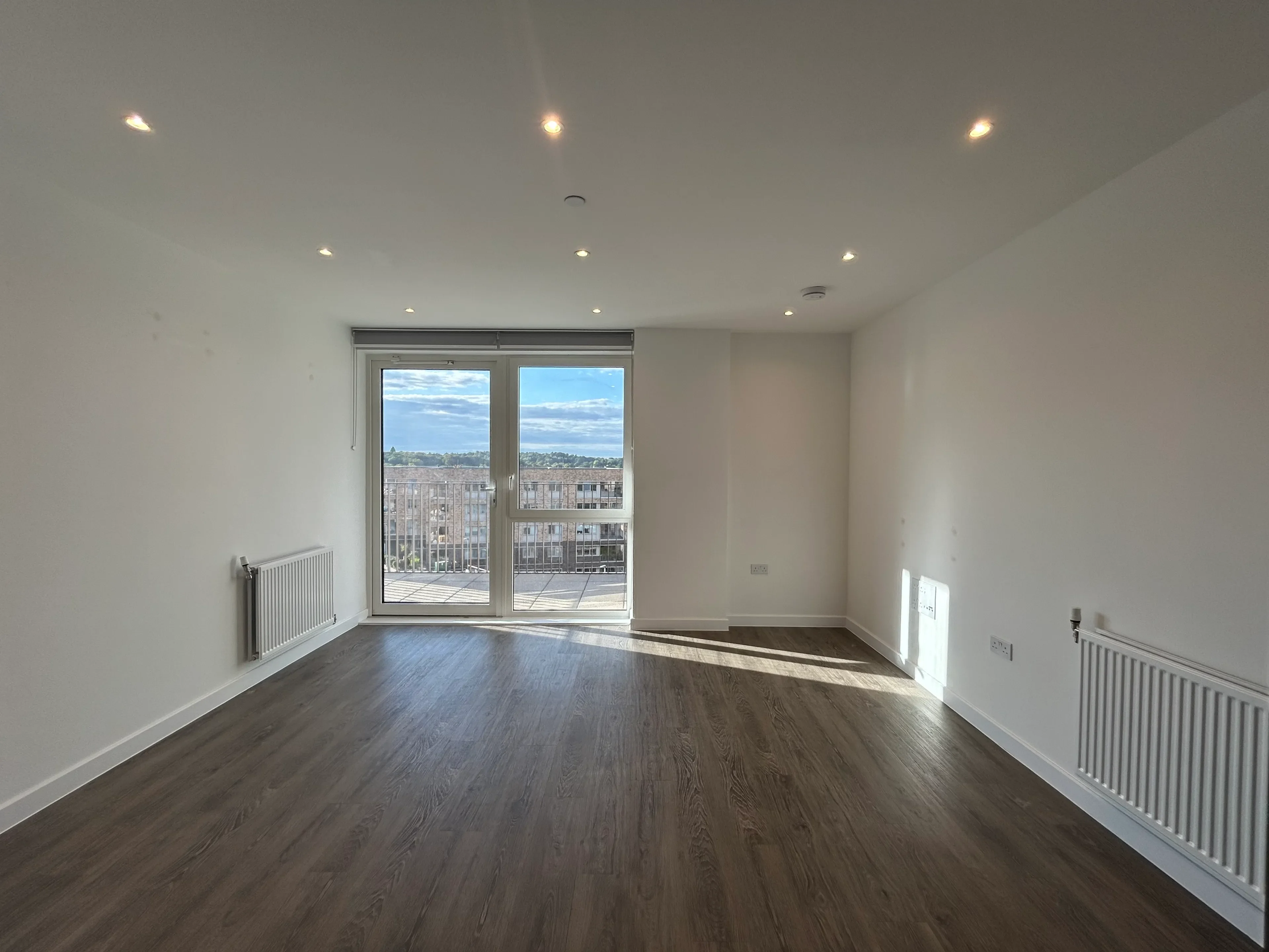 Flat Cornforth Lane in Greater London