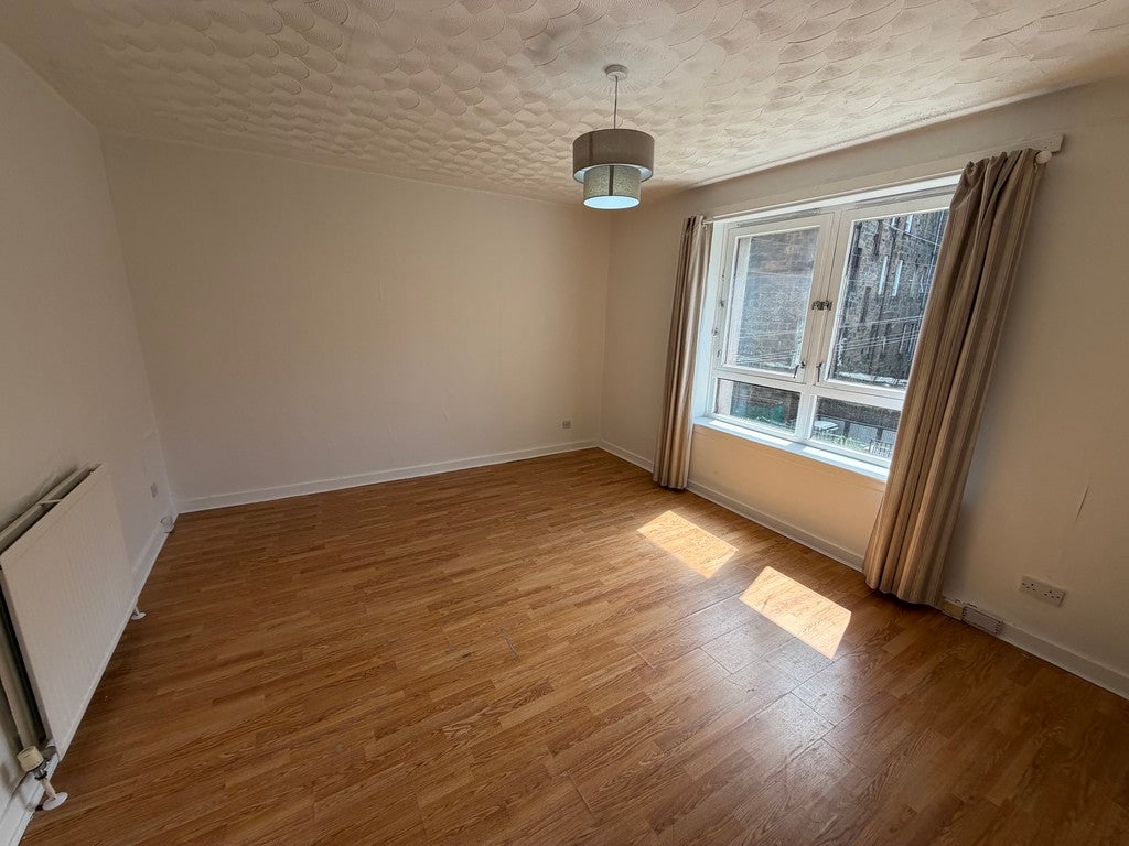 Flat Ballindalloch Drive in Glasgow