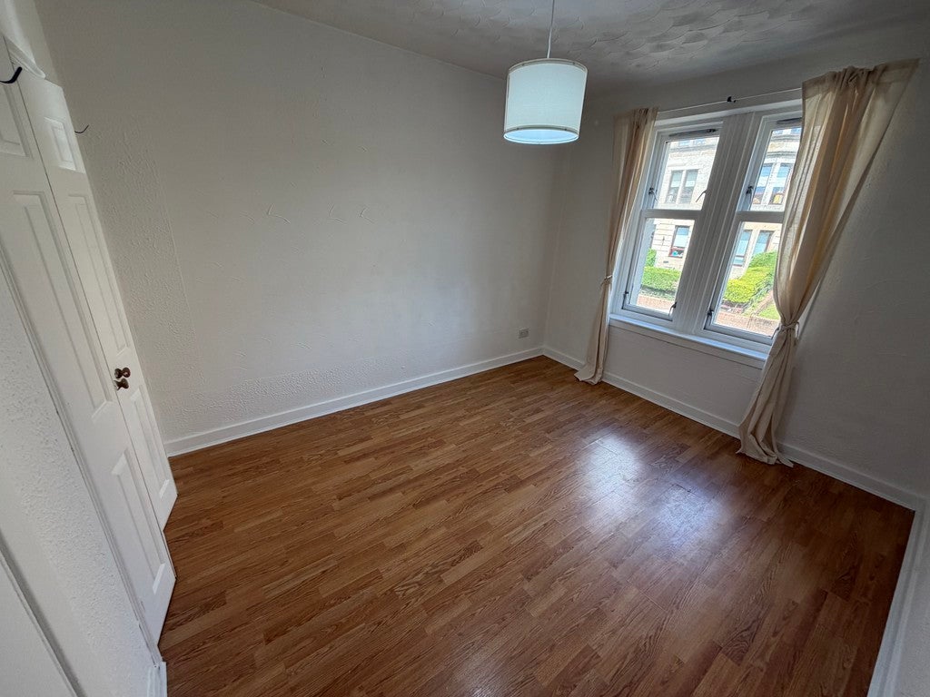 Flat Ballindalloch Drive in Glasgow