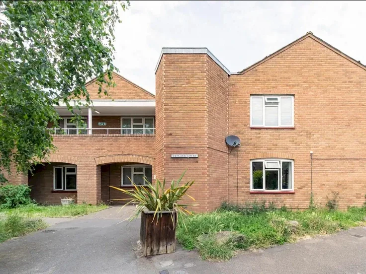 Flat Tangier Lane in Eton
