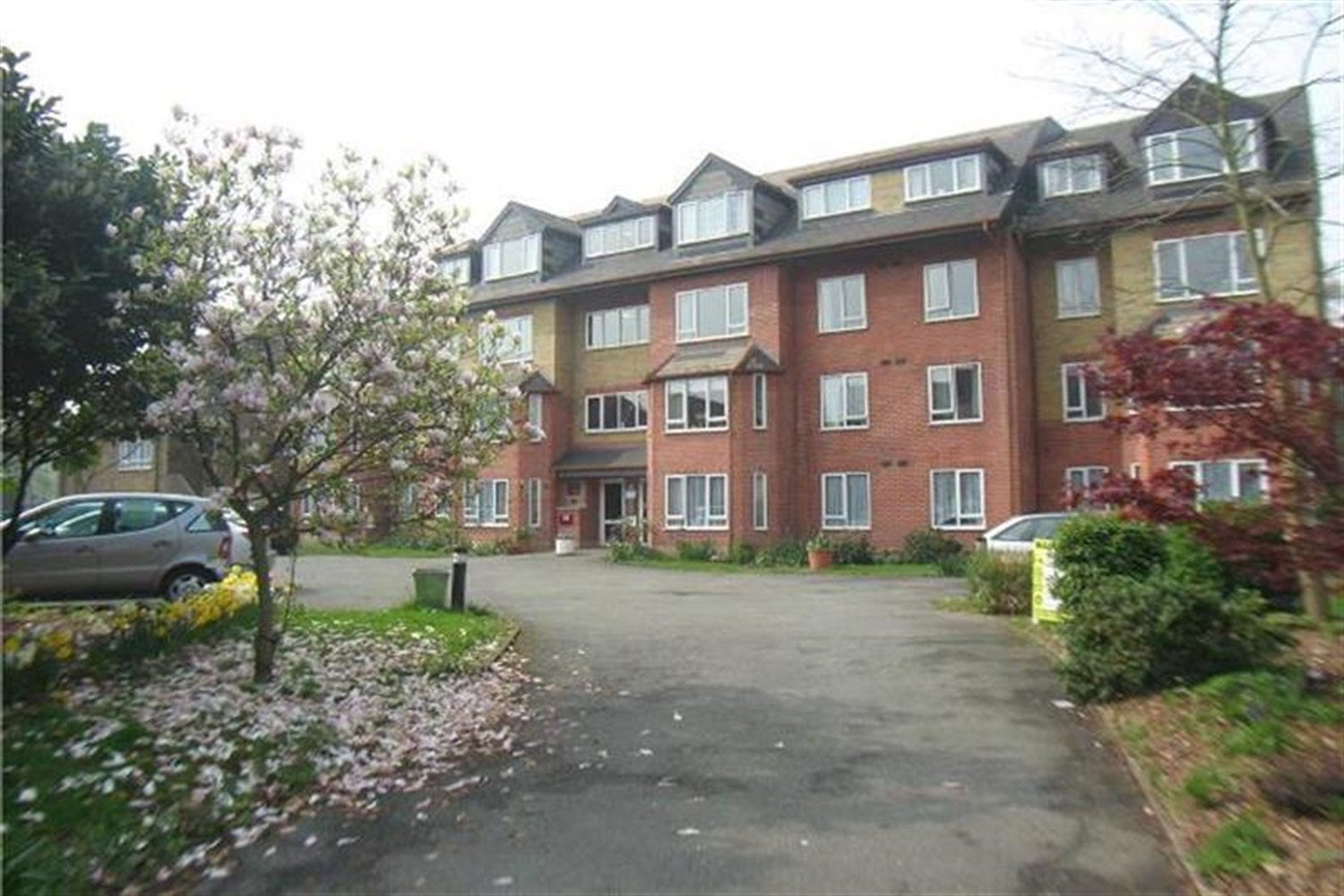 Flat Upland Road in Greater London