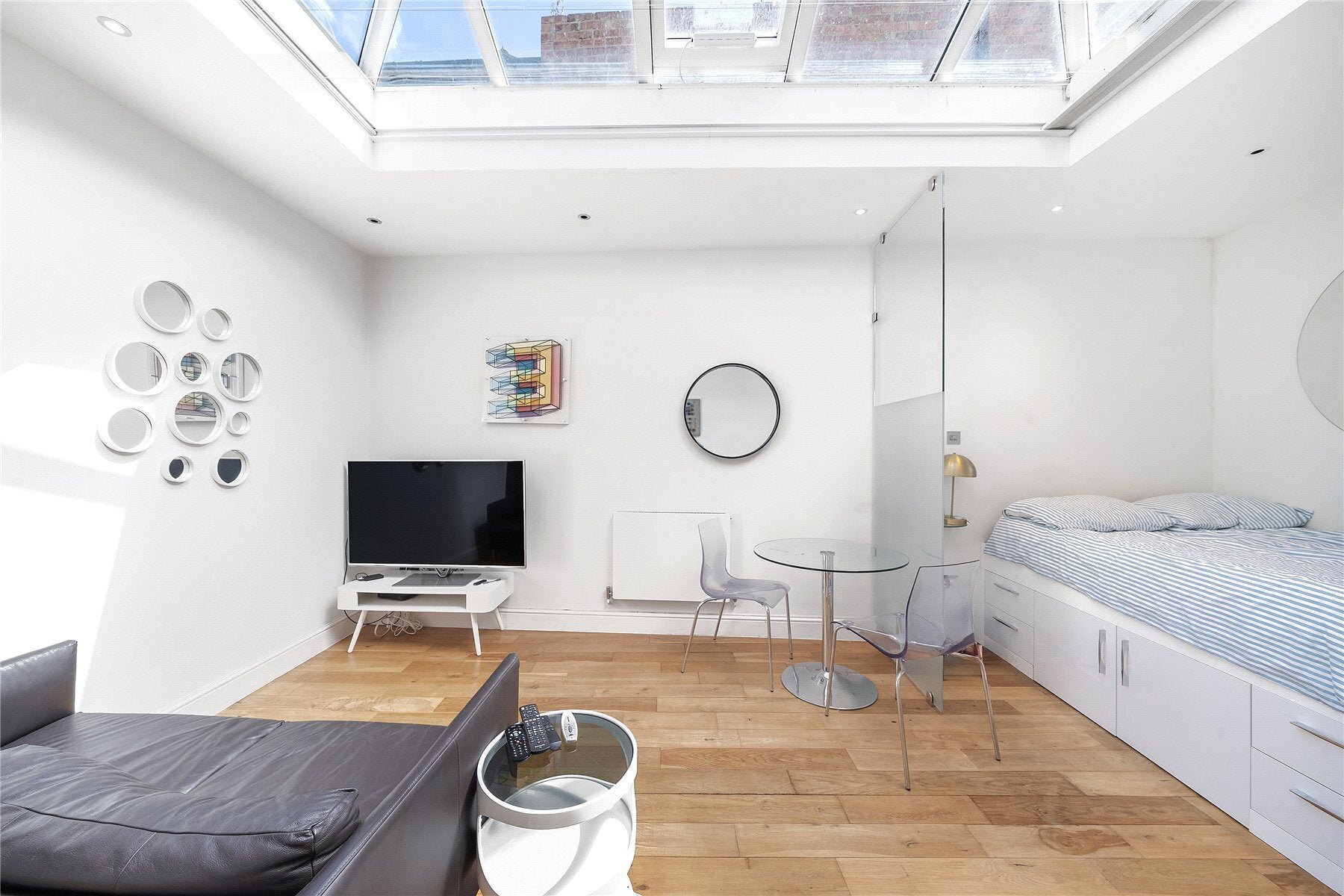 Flat Ongar Road in Greater London