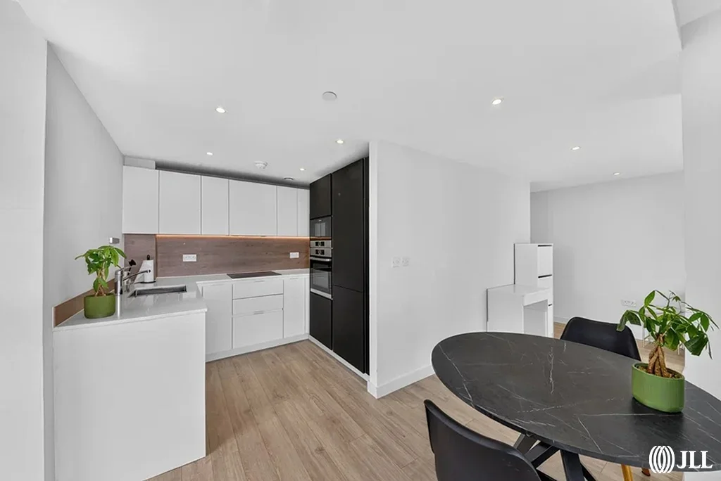 Flat Blackstock Mews in Greater London