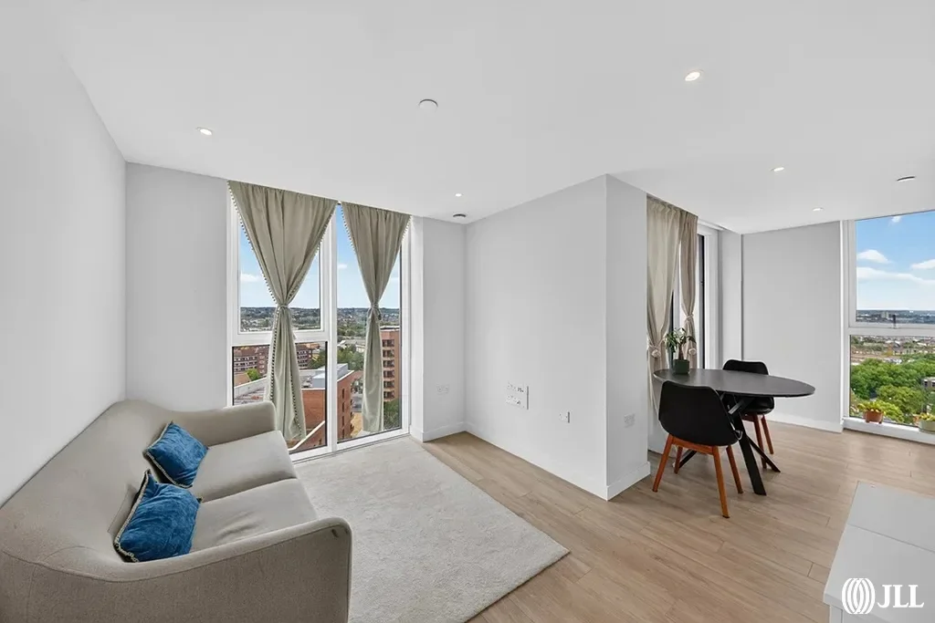 Flat Blackstock Mews in Greater London