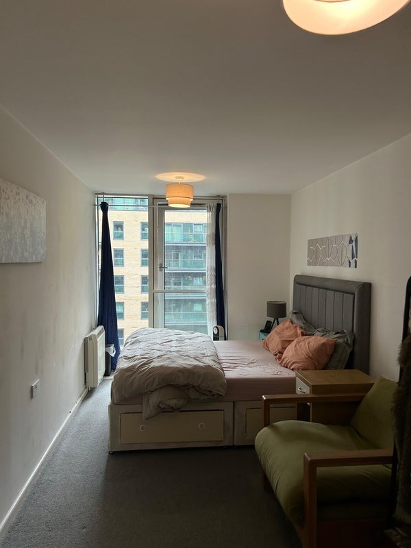 Flat Millharbour in Greater London