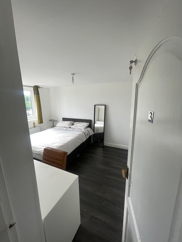 Room Brooklands Drive in Leeds