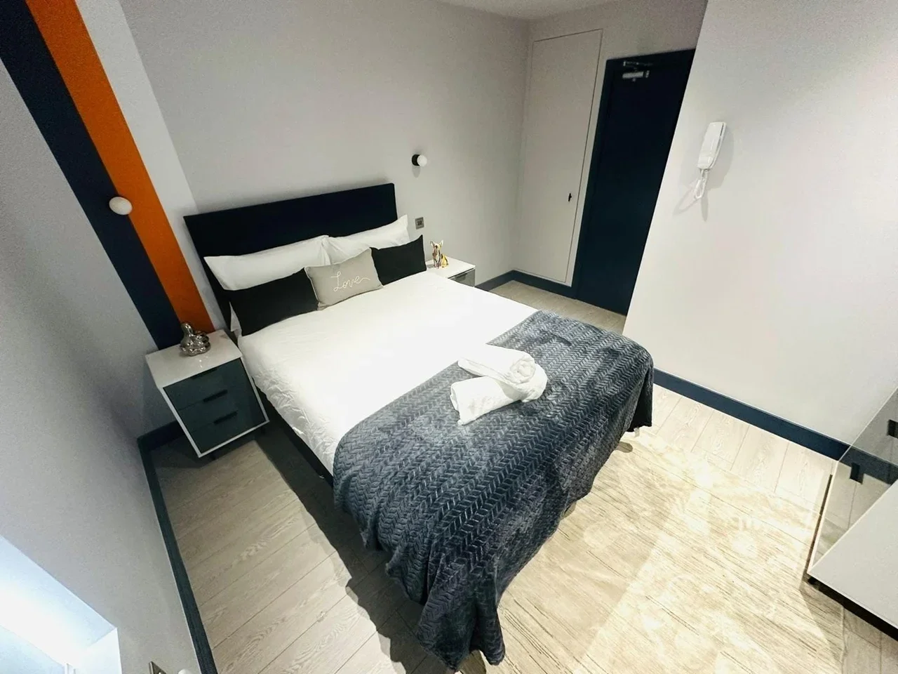 Room Percival Road in Greater London