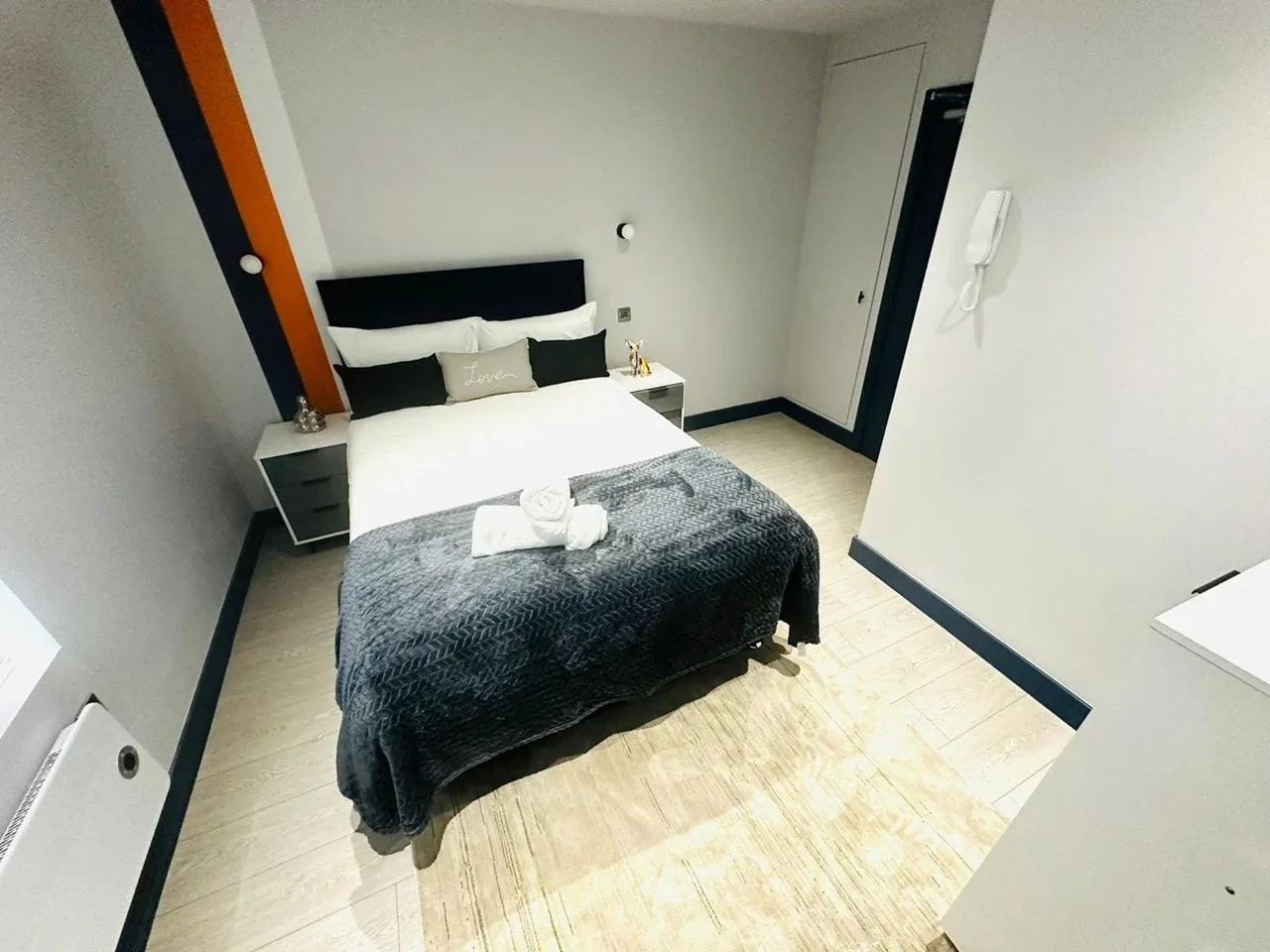 Room Percival Road in Greater London