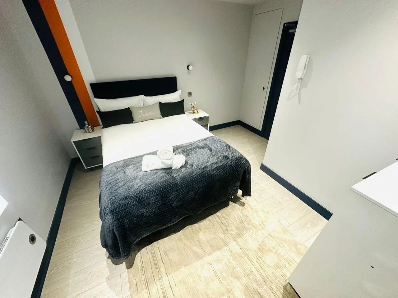Room Percival Road in Greater London