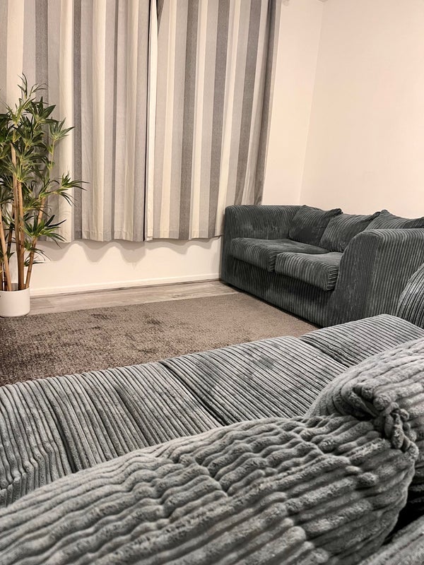 Flat Waterville Drive in Basildon