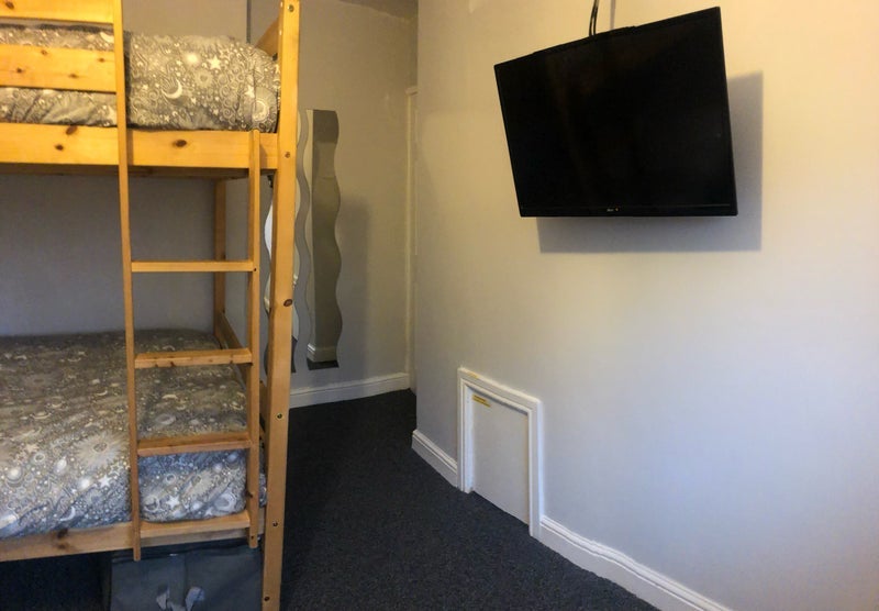 Room Barrowfield Road in Manchester