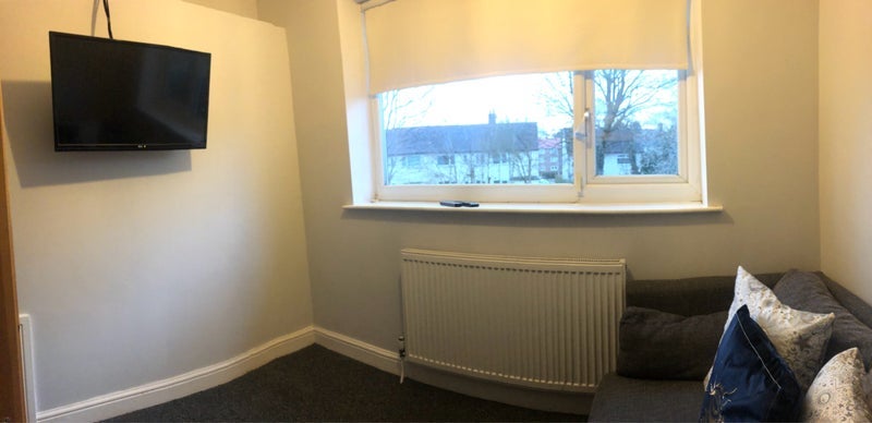 Room Barrowfield Road in Manchester