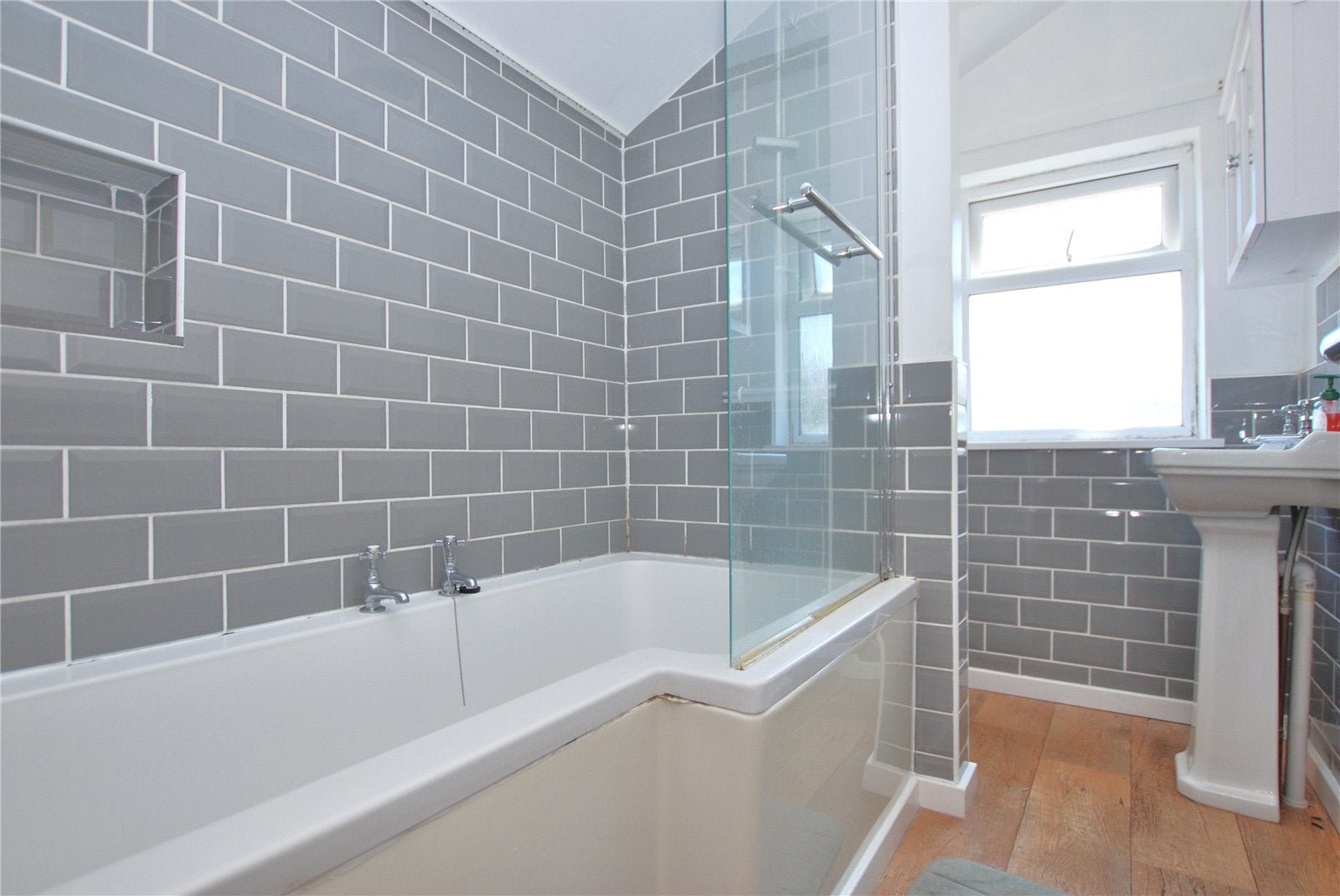 Flat Haydon Place in Guildford