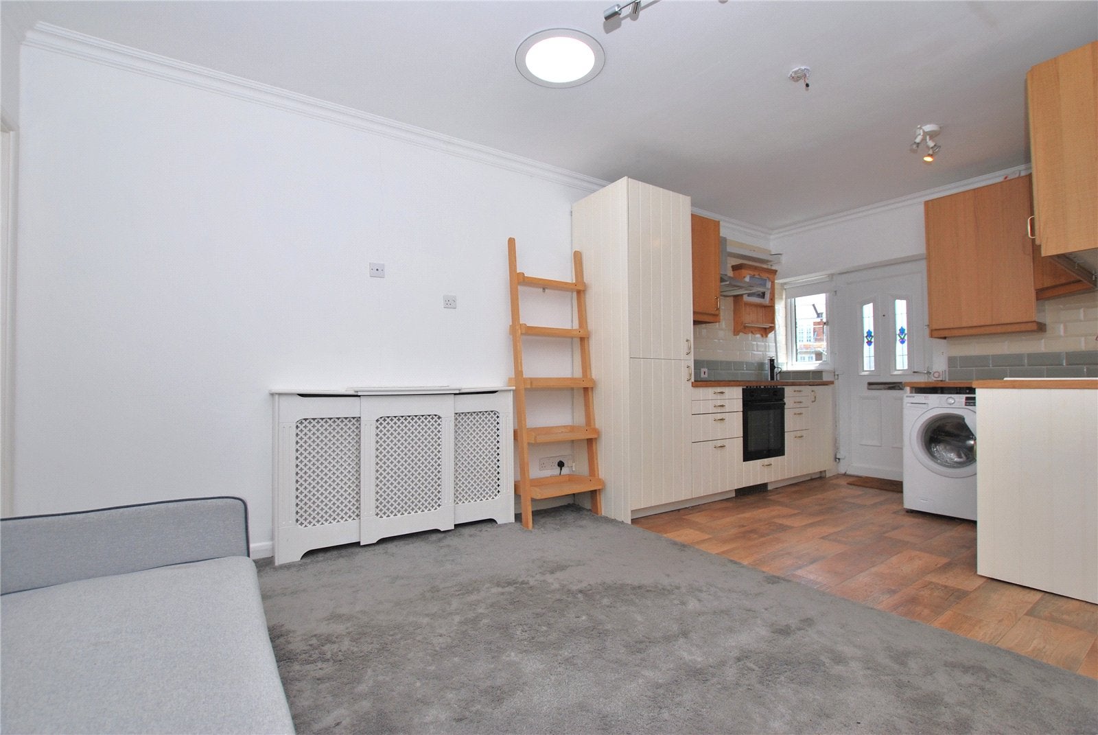 Flat Haydon Place in Guildford