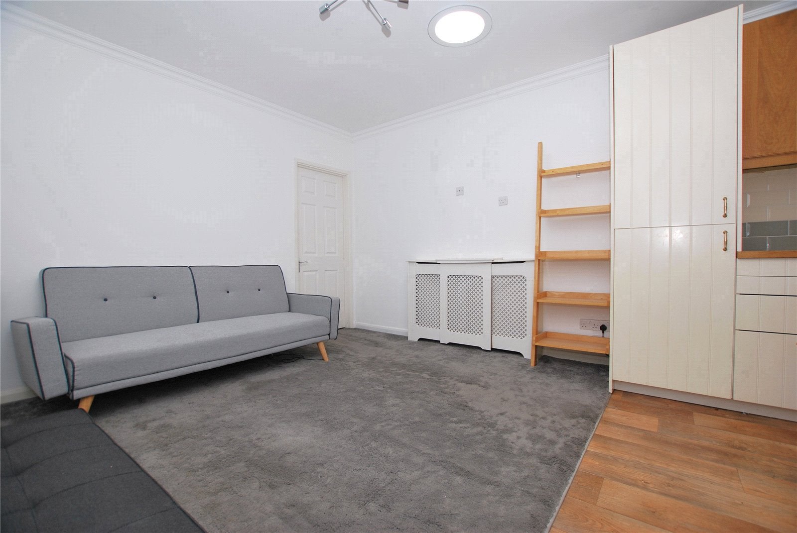 Flat Haydon Place in Guildford