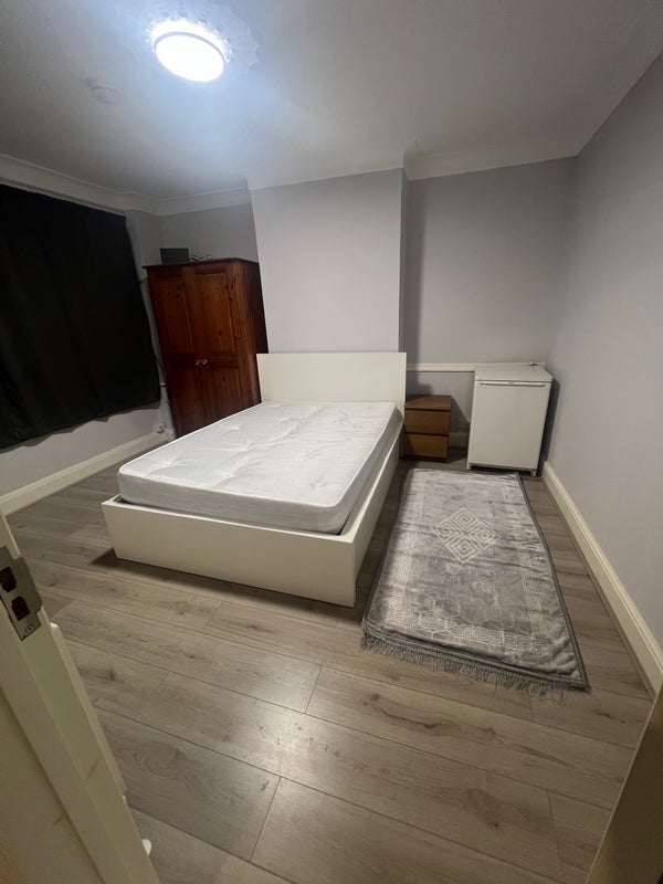 Room Camdale Road in Greater London