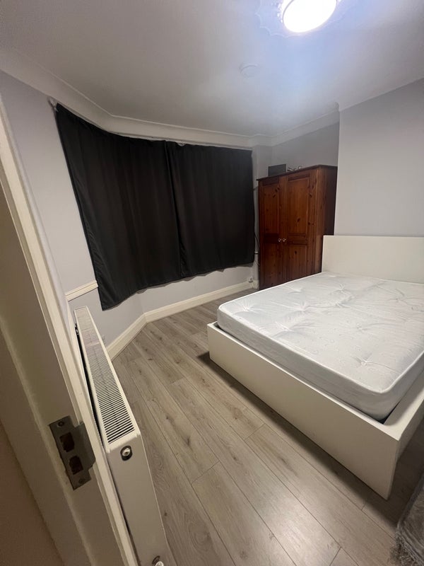 Room Camdale Road in Greater London
