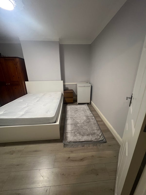 Room Camdale Road in Greater London