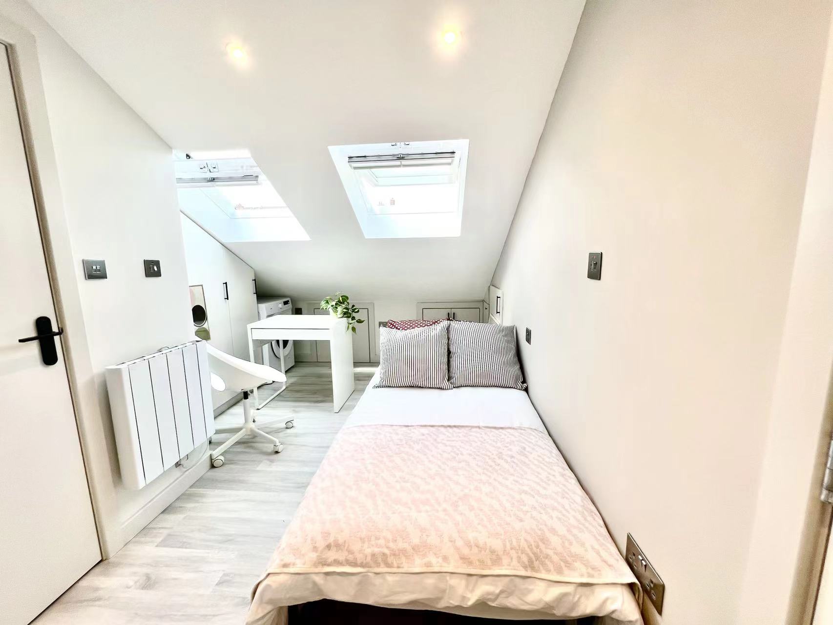 Flat Tours Passage in Greater London
