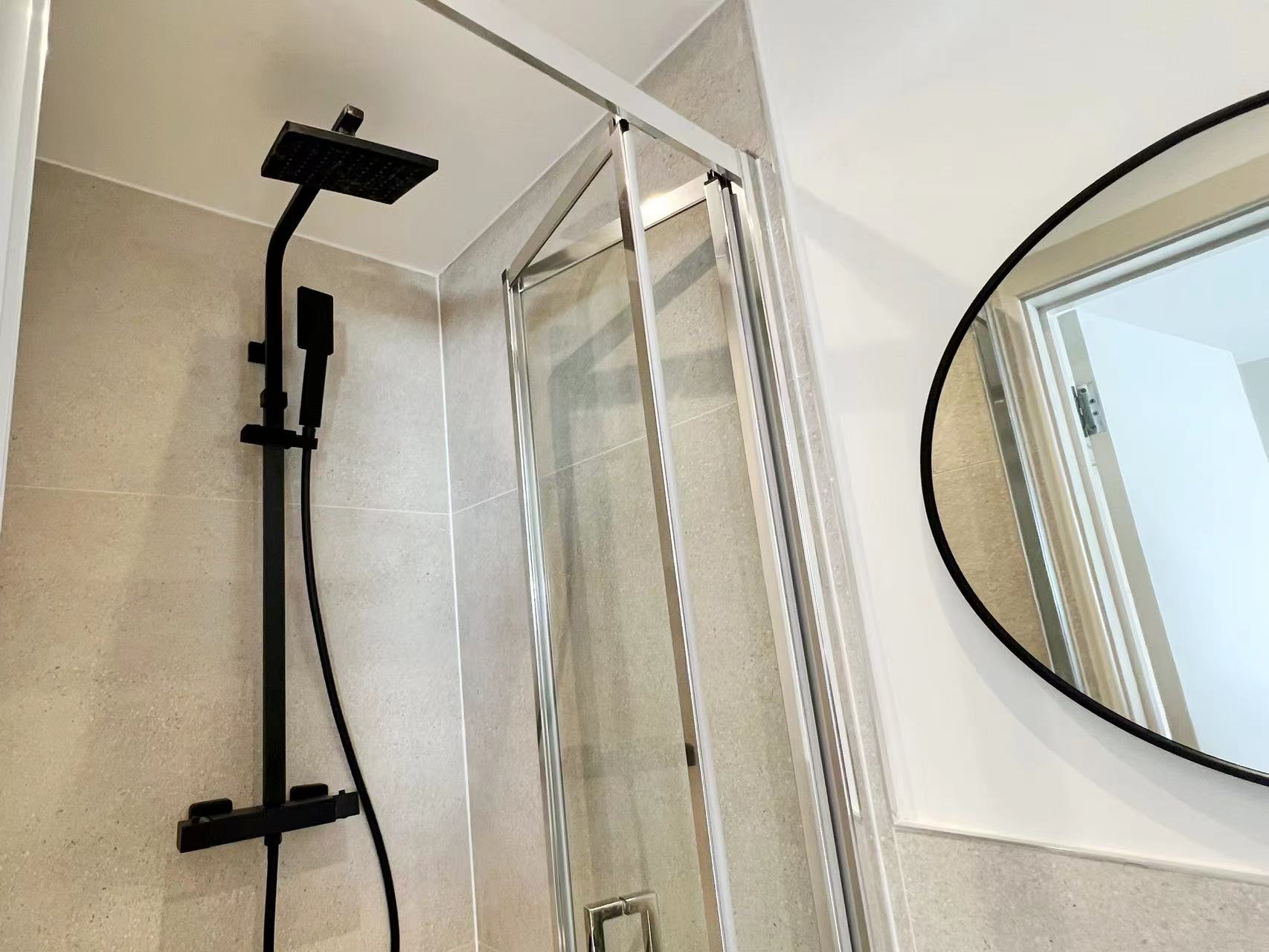 Flat Tours Passage in Greater London