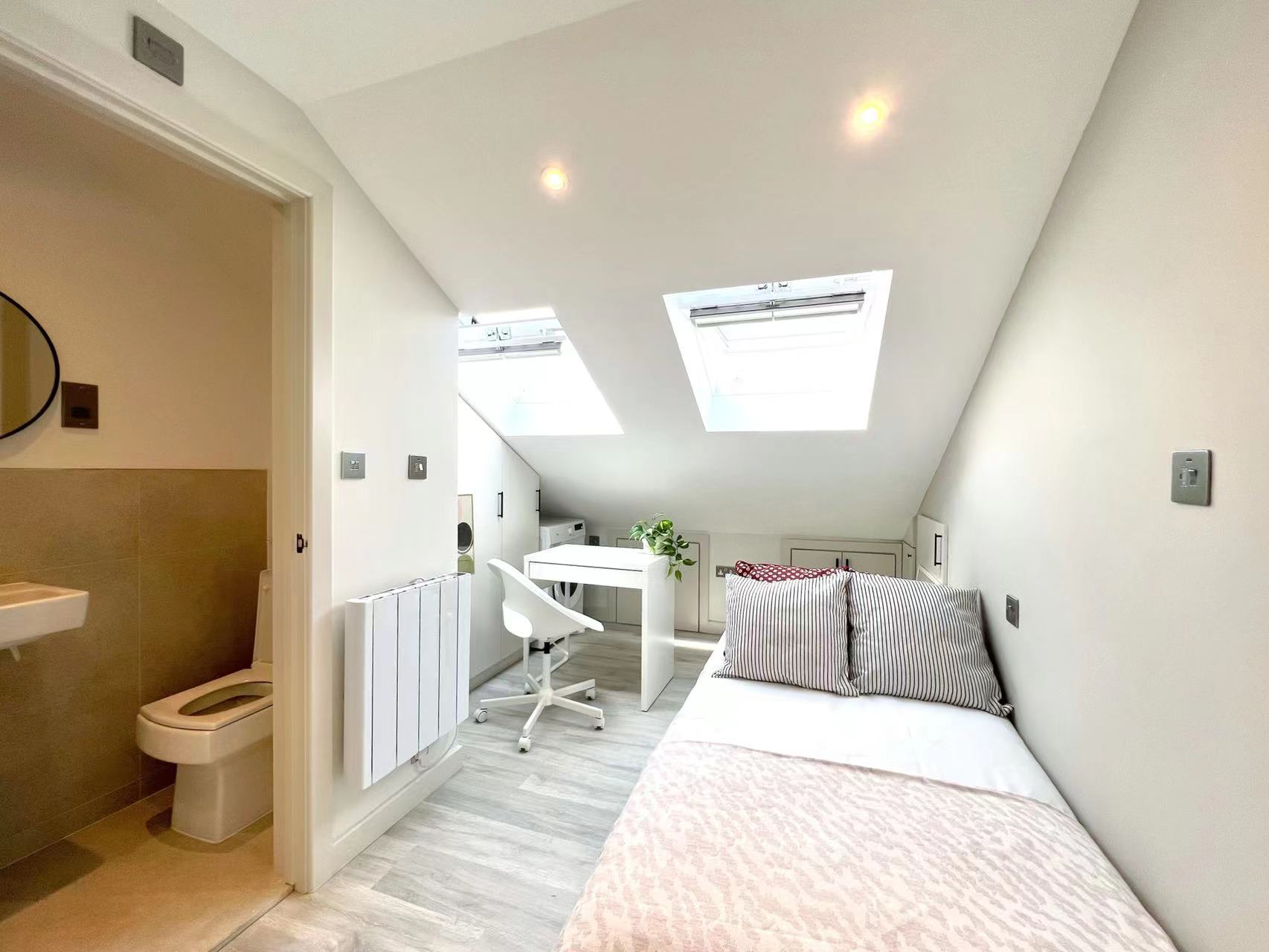 Flat Tours Passage in Greater London