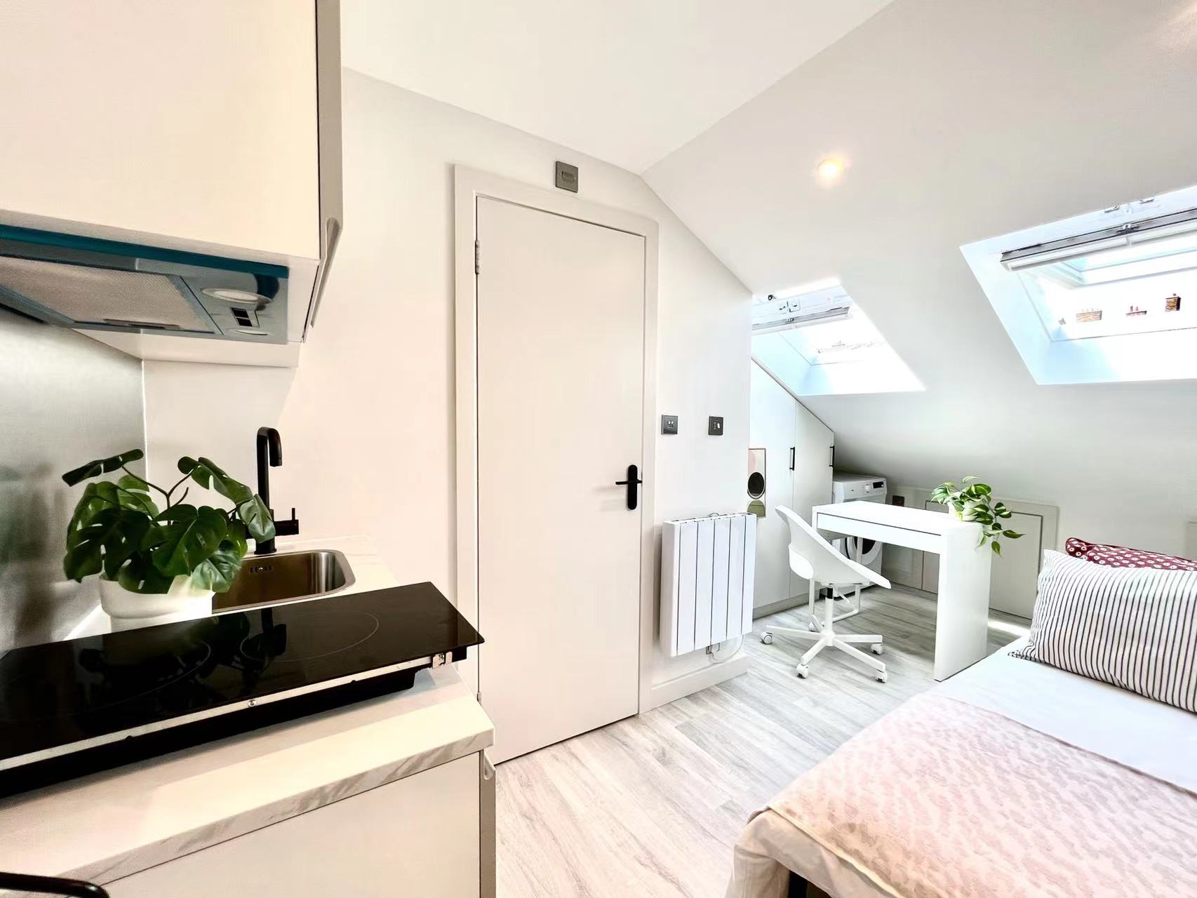 Flat Tours Passage in Greater London