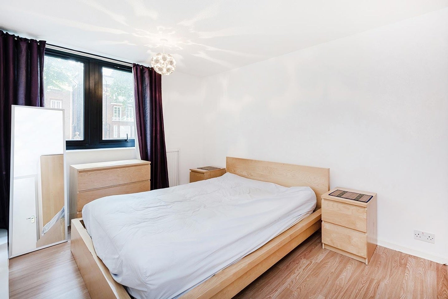 Flat Belsize Avenue in Greater London