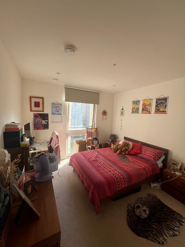 Room Cheering Lane in Greater London