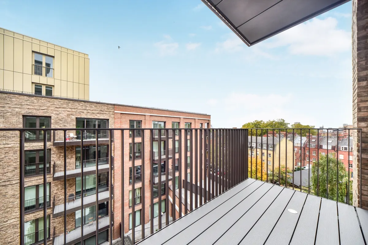 Flat Cendal Crescent in Greater London