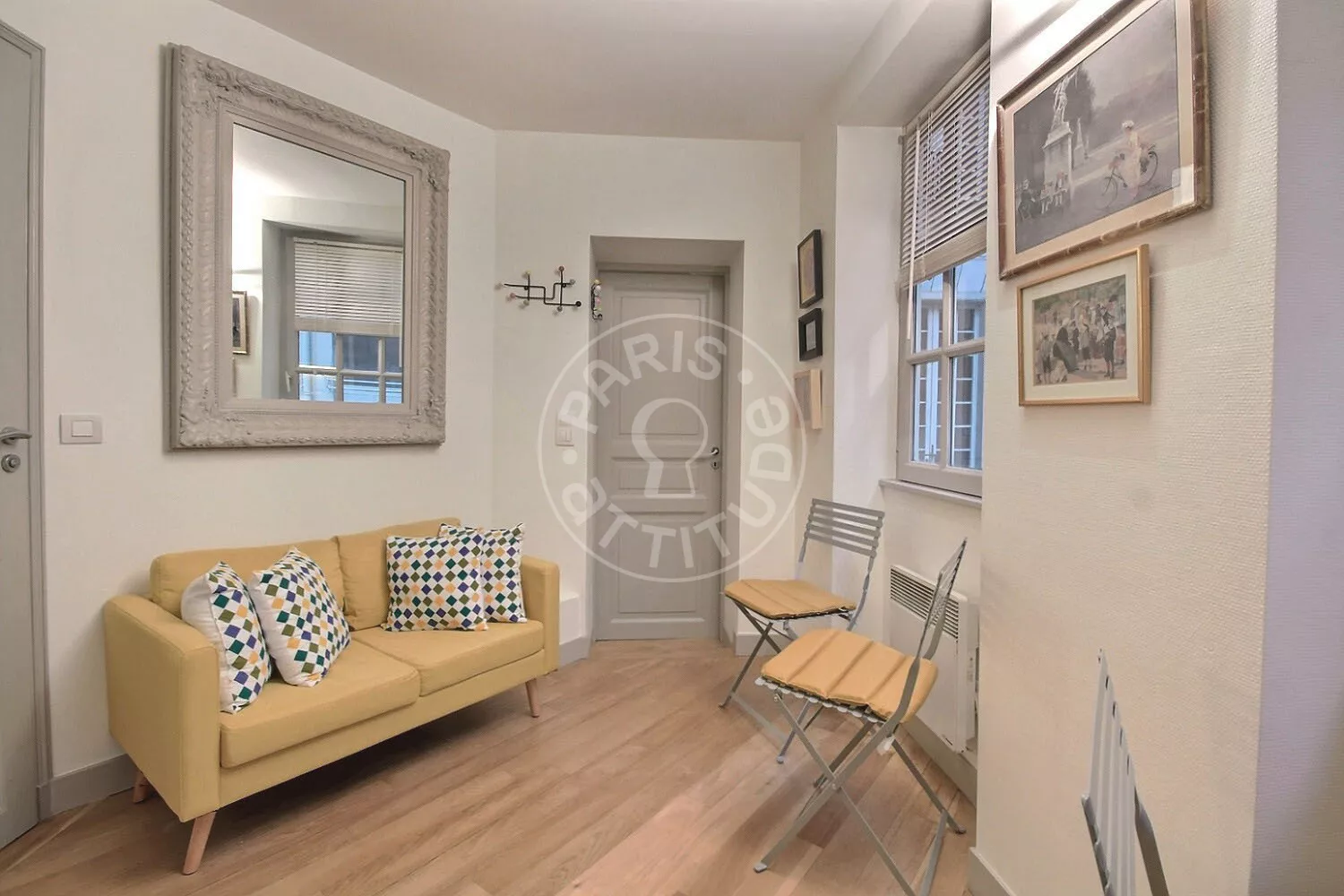 Flat Quai Anatole France in Paris