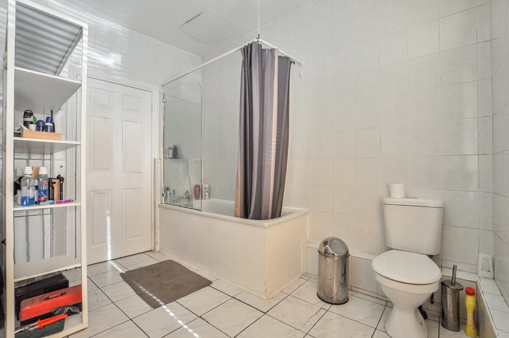 Flat Bath Place in Greater London