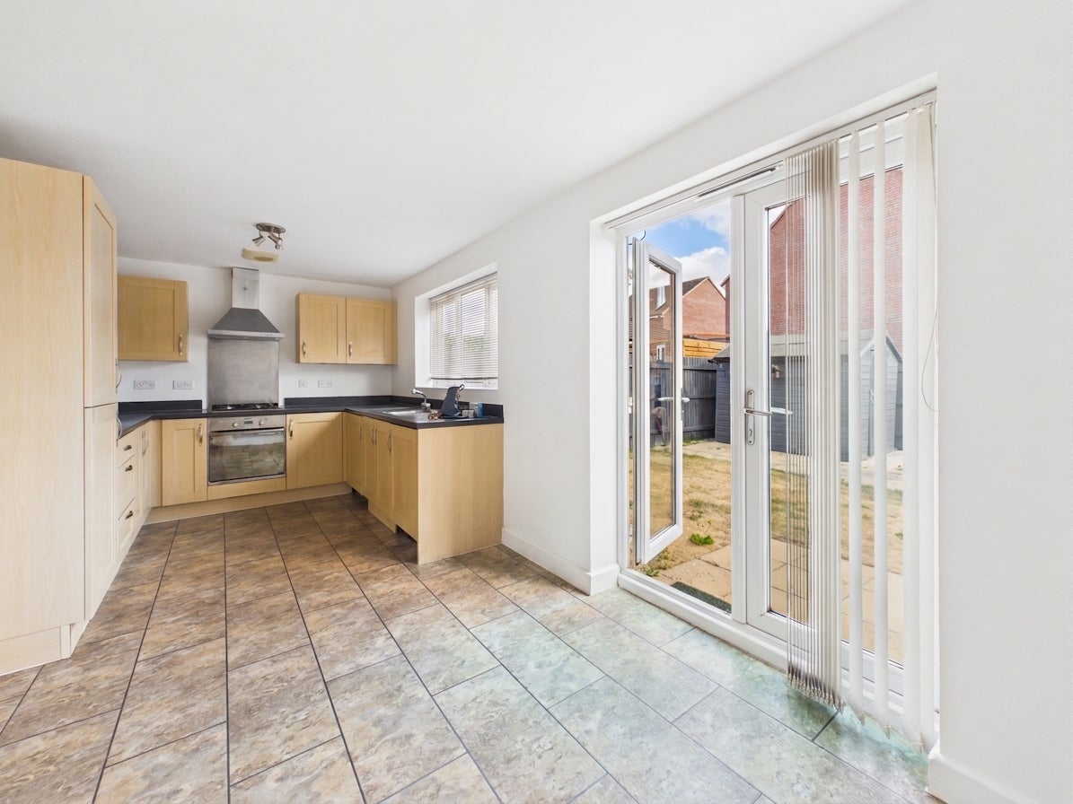 House Wharfside Close in Gloucester