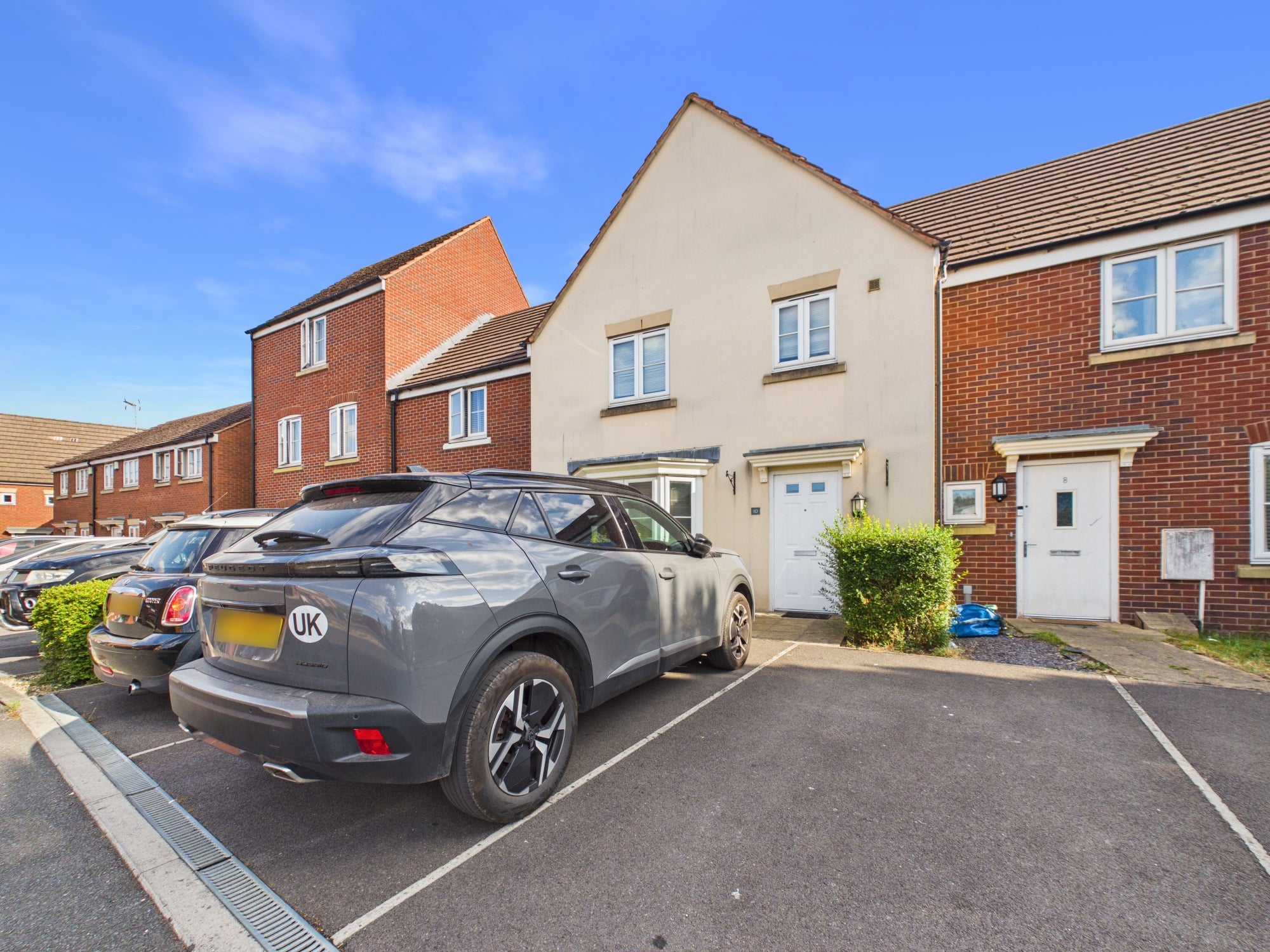 House Wharfside Close in Gloucester