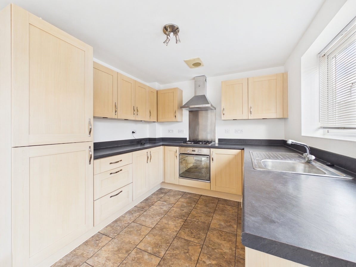 House Wharfside Close in Gloucester