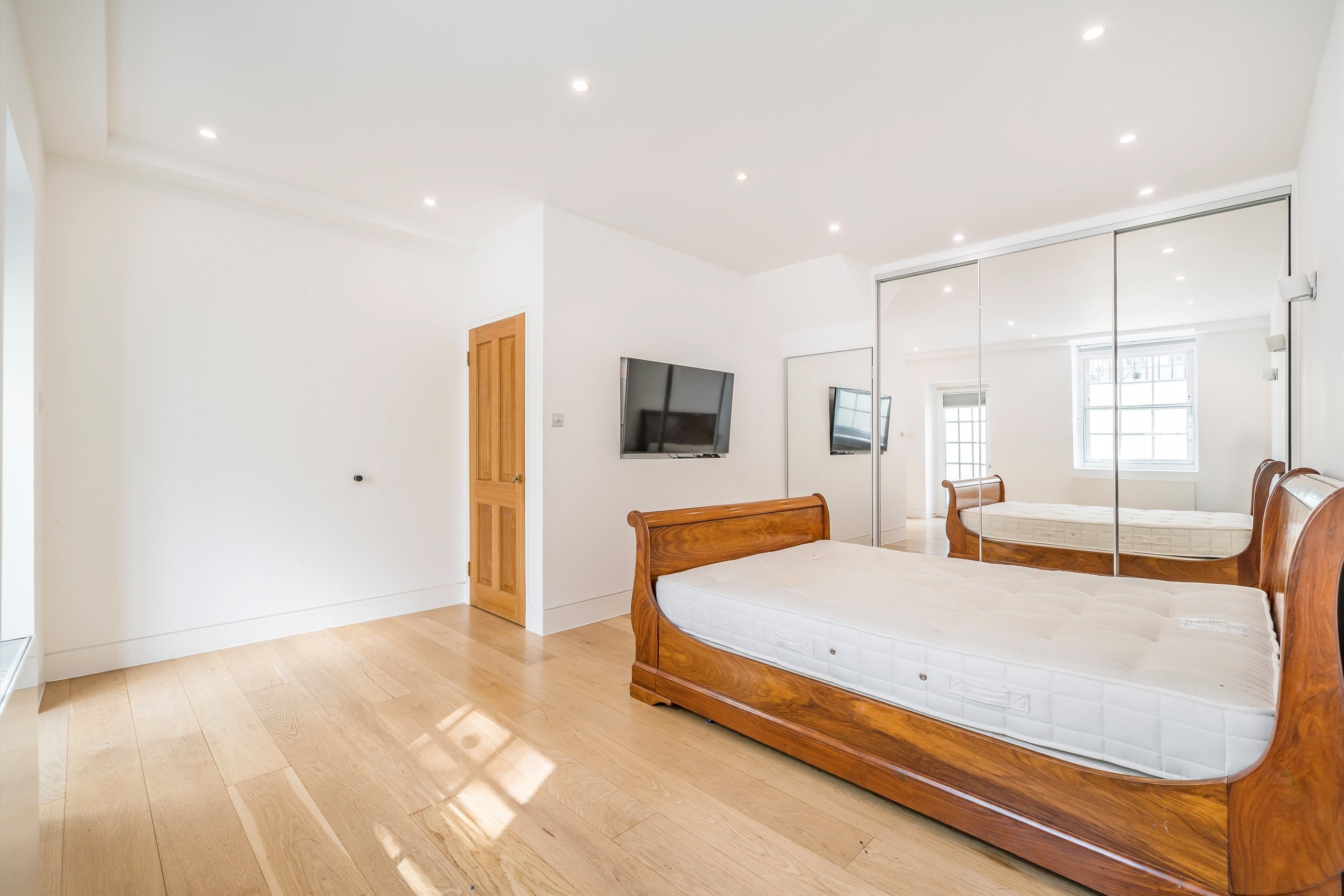 Flat Rutland Gate in City of Westminster