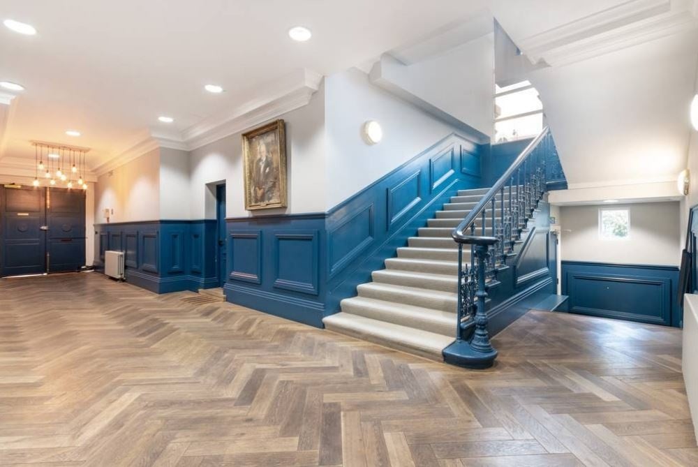 Flat East Hill in Greater London
