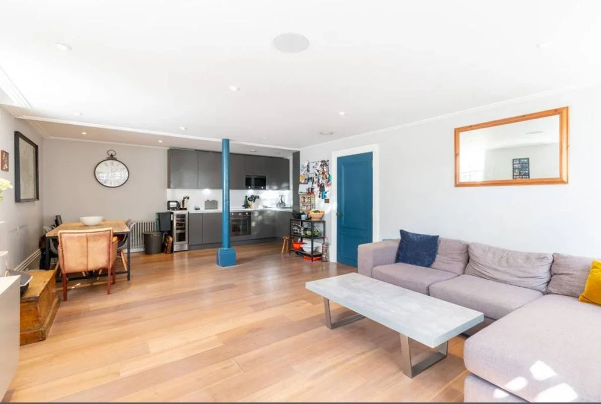 Flat East Hill in Greater London