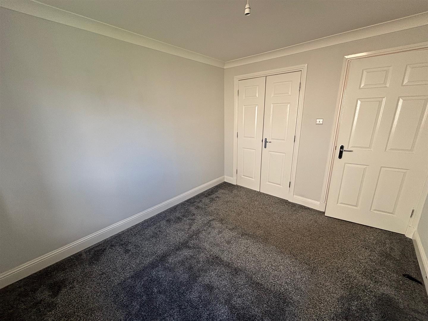 Flat Millhall Court in Plains