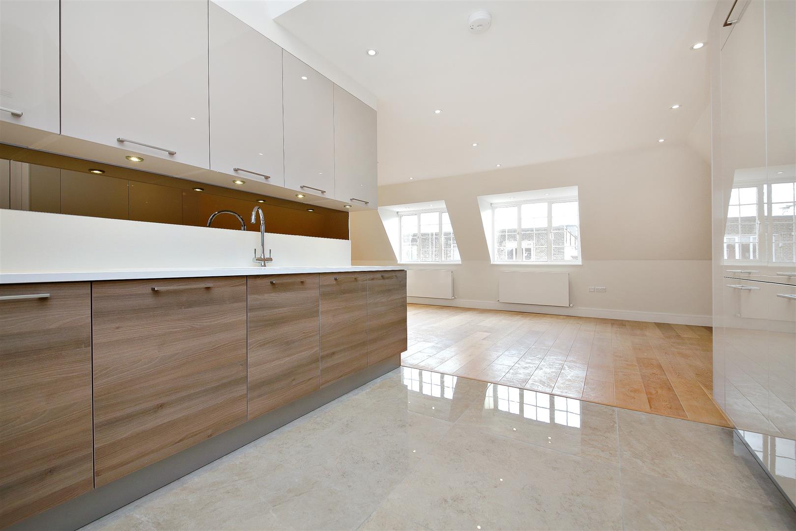 Flat Beechcroft Avenue in Greater London