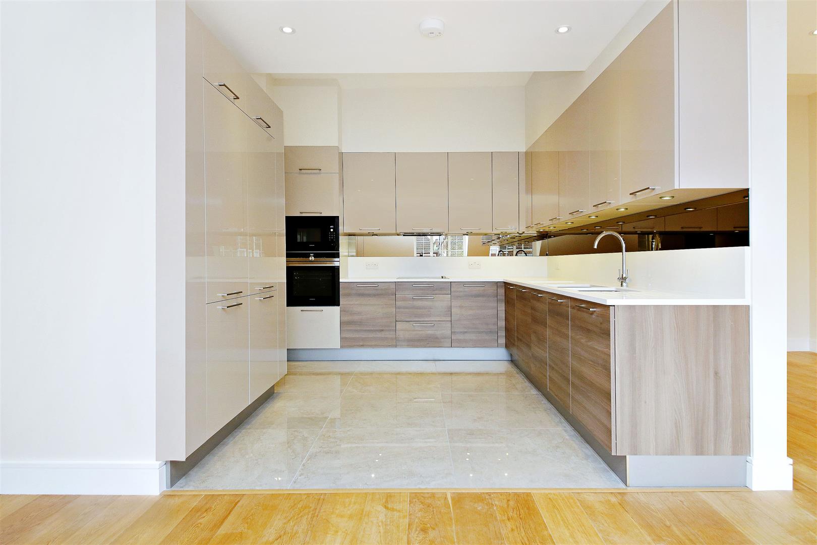 Flat Beechcroft Avenue in Greater London