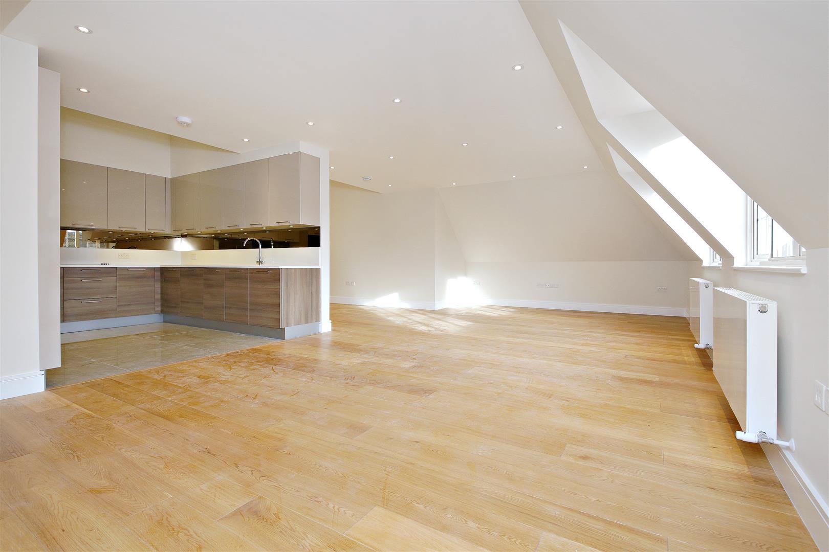 Flat Beechcroft Avenue in Greater London