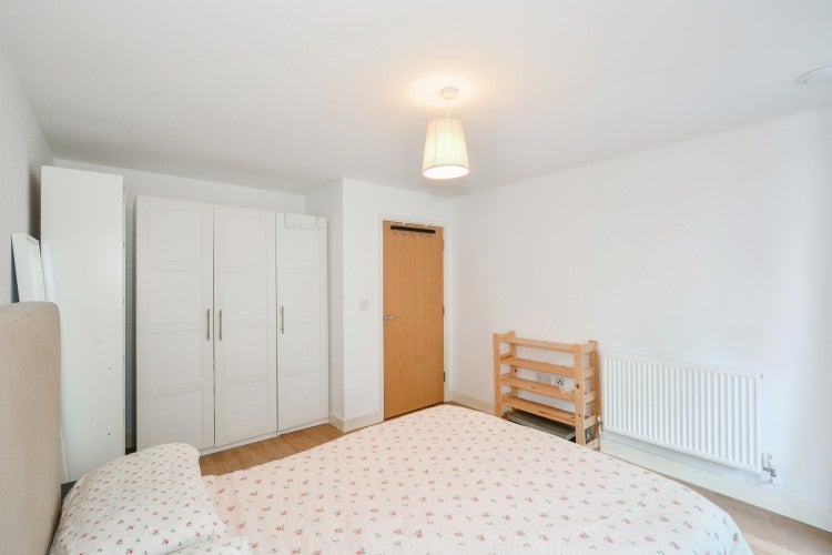 Flat Surrey Quays Road in Greater London