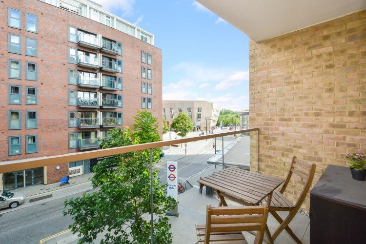 Flat Surrey Quays Road in Greater London
